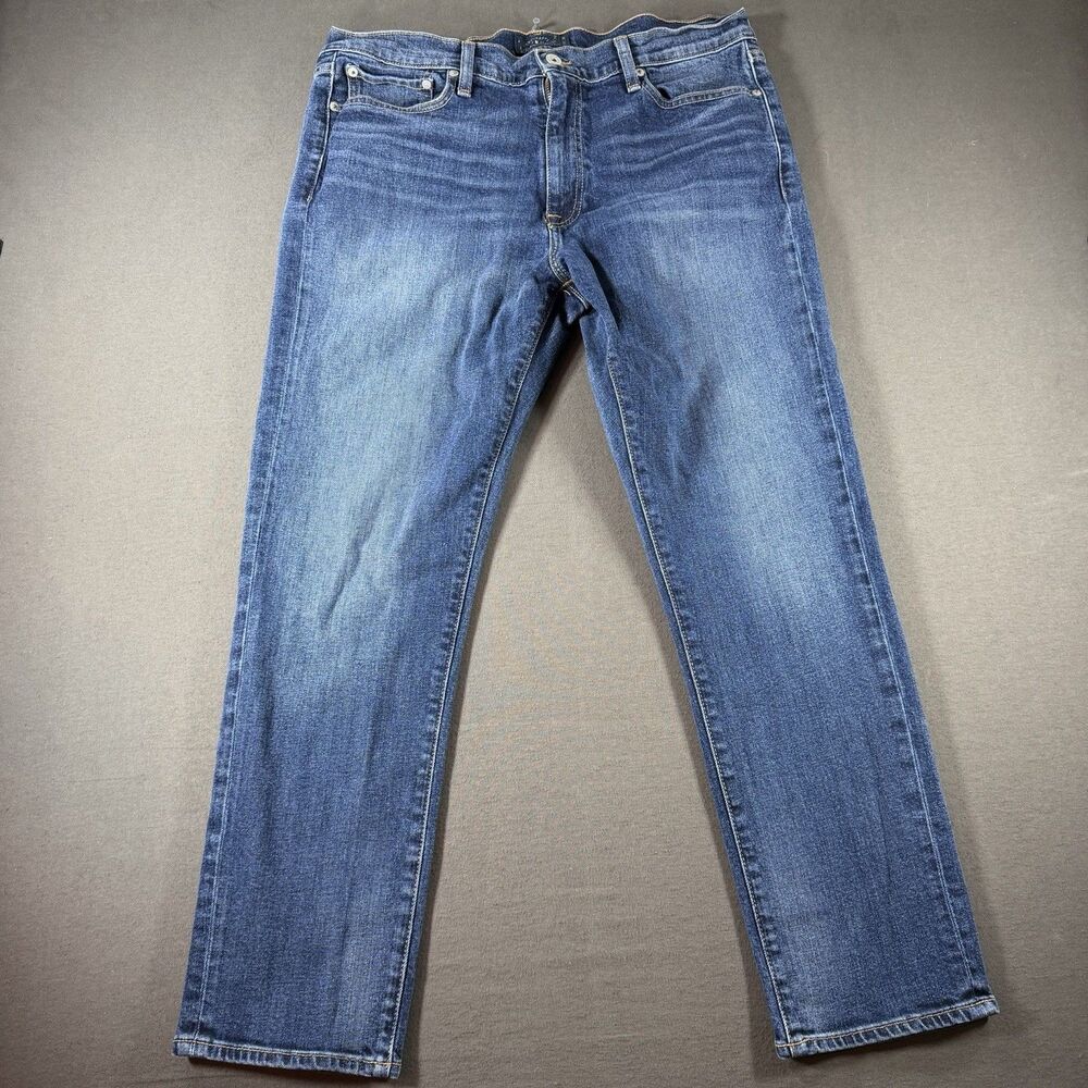 Lucky Brand Jeans Mens 38x30 410 Athletic Straight Fit Stretch Blue Denim Casual - Picture 1 of 10